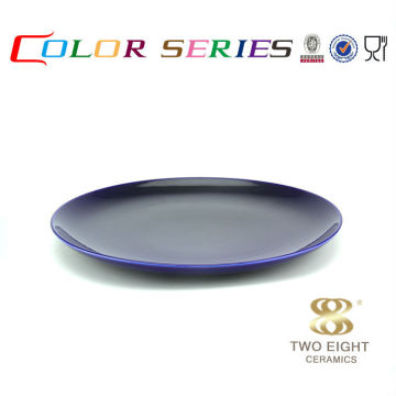 La vaisselle bleue fixe la plaque de couleur de plats en céramique peints à la main bon marché